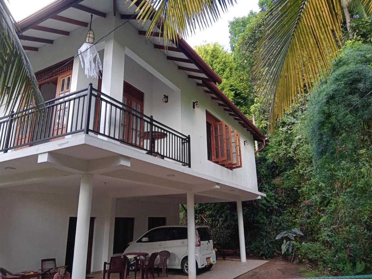 Jungle Village Homestay Pinnawala  Buitenkant foto