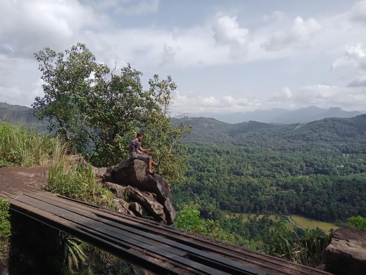 Jungle Village Homestay Pinnawala  Buitenkant foto