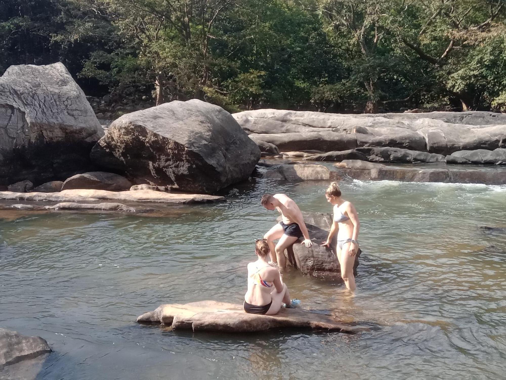 Jungle Village Homestay Pinnawala  Buitenkant foto