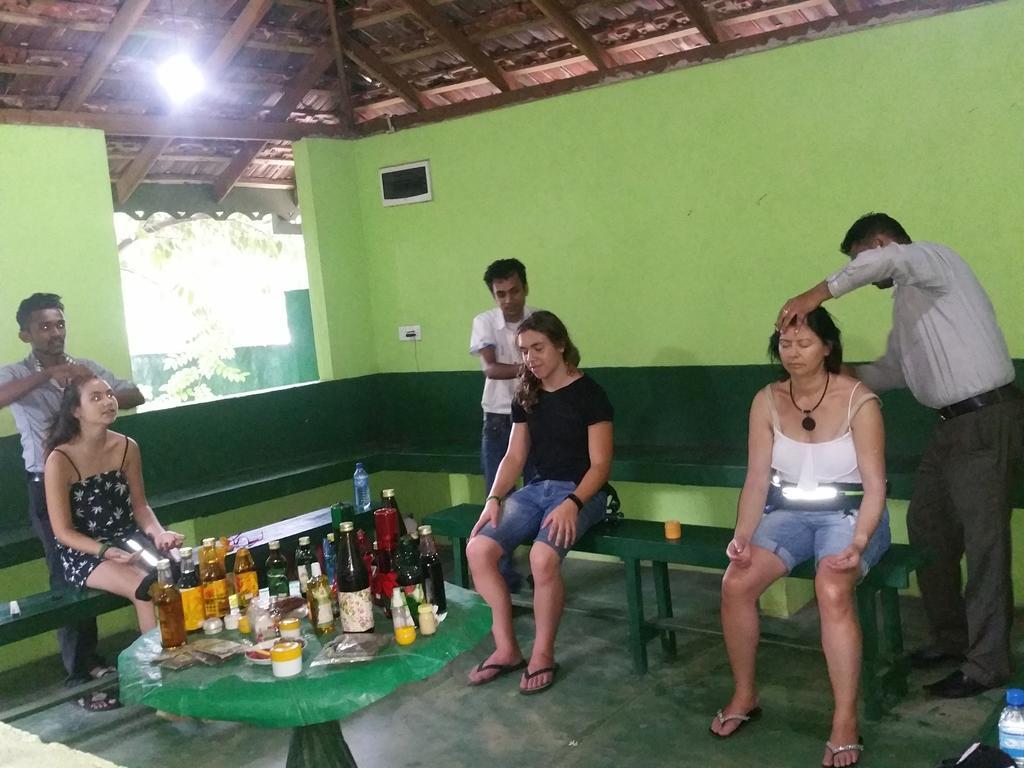Jungle Village Homestay Pinnawala  Buitenkant foto